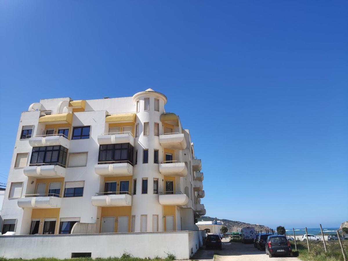 Apartment By The Beach! With Large Balcony! Sao Martinho do Porto Εξωτερικό φωτογραφία